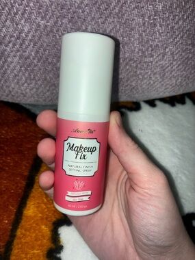 Makeup Fix Natural Finish Setting Spray - Pink
